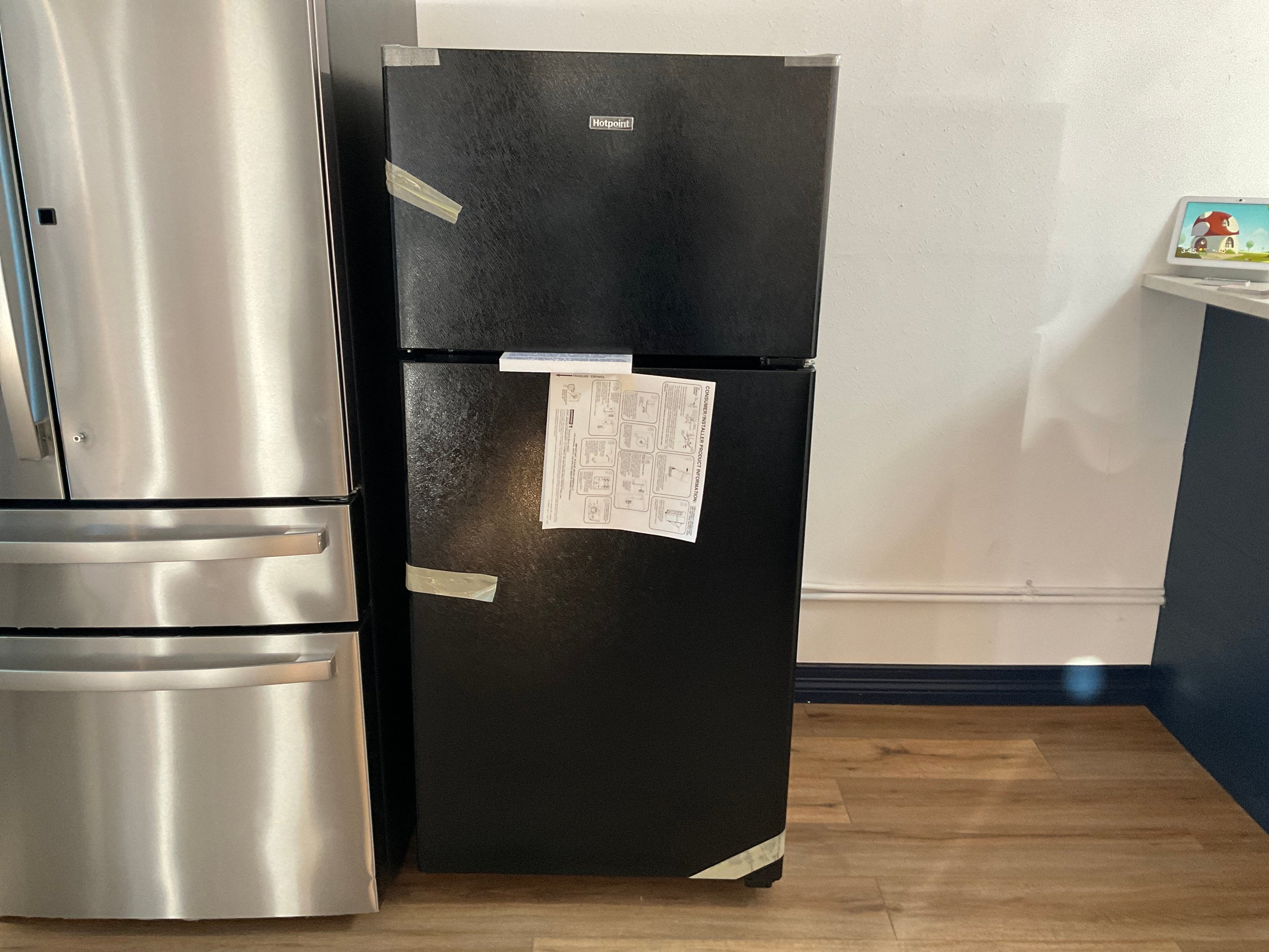 NEW Hotpoint refrigerator 15.6 cu ft Quack Appliance Sales